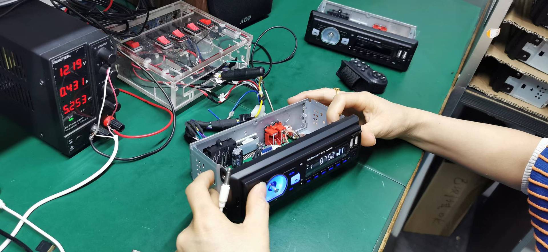 欧洲应急户外DAB收音机太阳能手摇充电高亮手电筒小夜灯警示灯SOS详情27