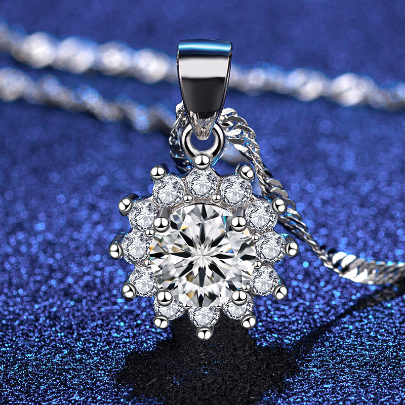 A high-quality imitation D-color moissanite four-leaf clover female pendant with eight hearts and eight arrows from a live-streaming product by a popular influencer on Kuaishou and Douyin pic 26