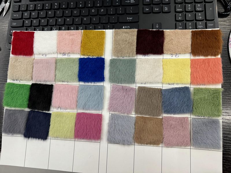 Artificial fur, jade fox velvet fabric, toy neck, ear cups, decorative Christmas tree skirt, plush mink fabric in stock pic 2