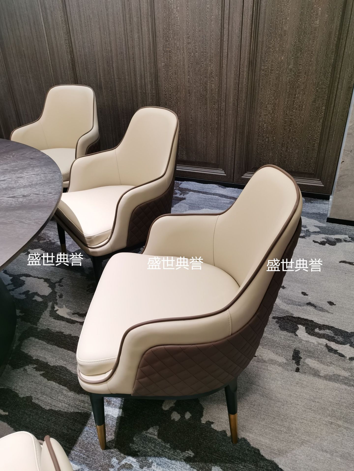 Solid wood dining tables and chairs for five-star hotels in Anshan, solid wood Bentley chairs for seafood hotels, modern light luxury dining chairs and armchairs pic 4