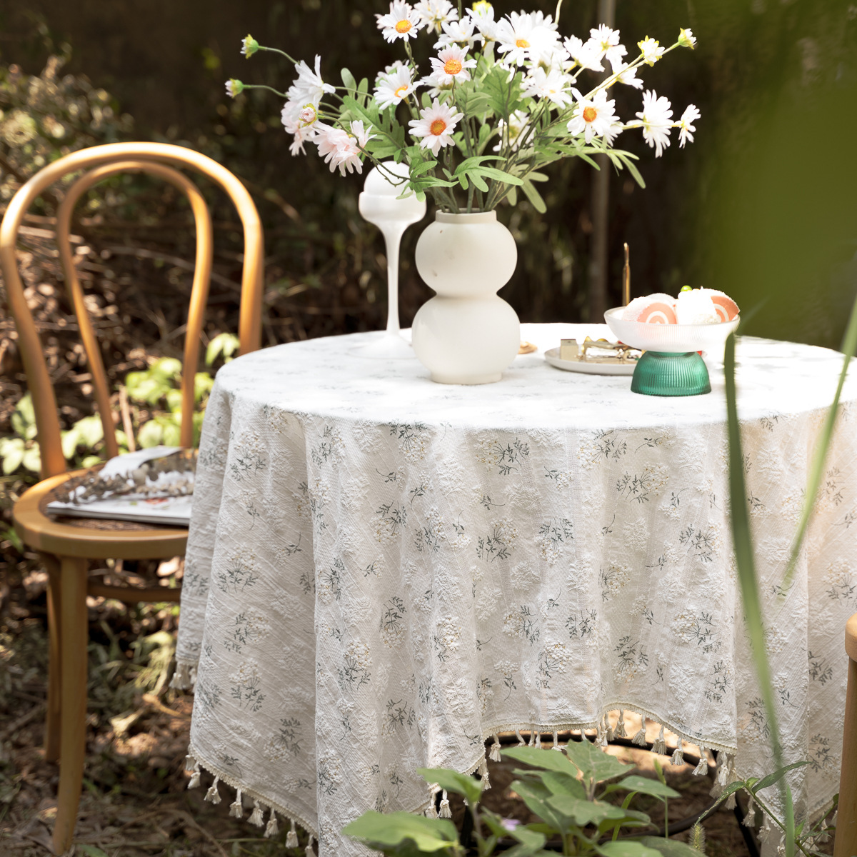 Fresh and clean cross-border tablecloth ins lilac flower fragments garden cotton and linen tablecloth fabric American decoration Amazon picnic cloth pic 9