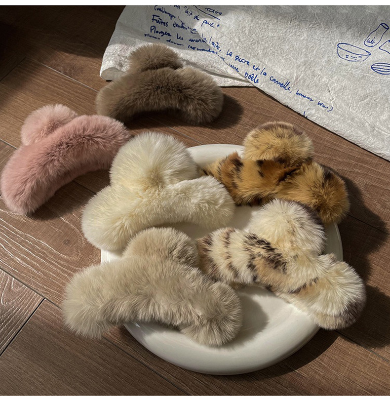 大号真獭兔毛抓夹韩国网红毛毛发夹可爱毛绒鲨鱼夹头饰后脑勺发抓详情1