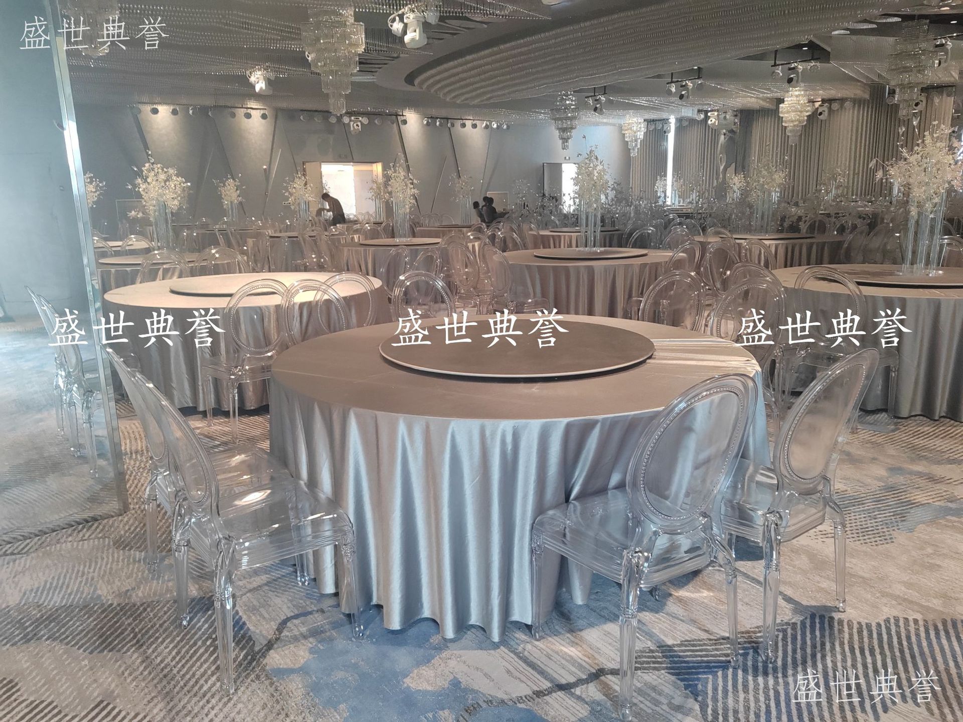 Xuancheng Banquet Center dining tables and chairs, hotel wedding banquet crystal chairs, theme wedding transparent princess chairs, one-piece round-back chairs pic 2