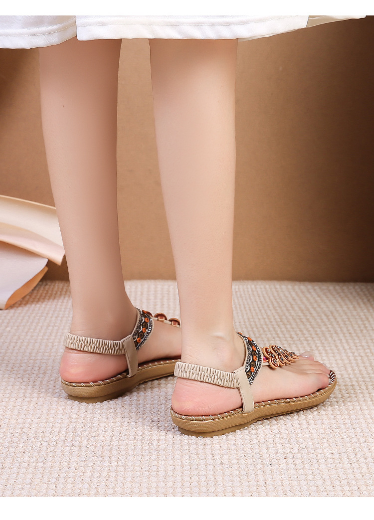 2024跨境凉鞋女夏2024水钻晚风平底圆头夹脚露趾凉鞋女详情12