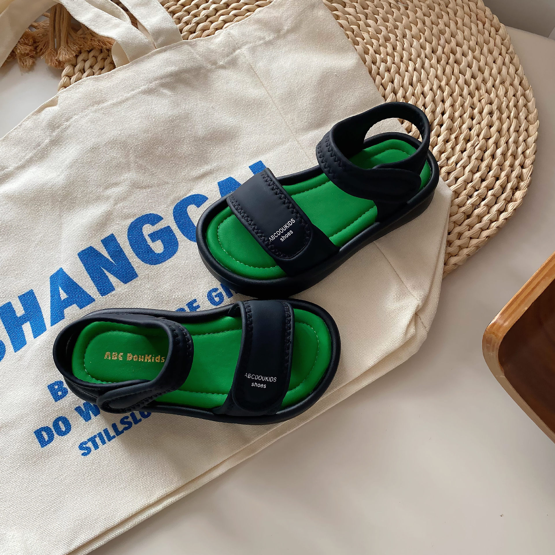 2024春夏季新款时尚百搭凉鞋圆头舒适软底运动魔术贴户外男女童鞋详情15