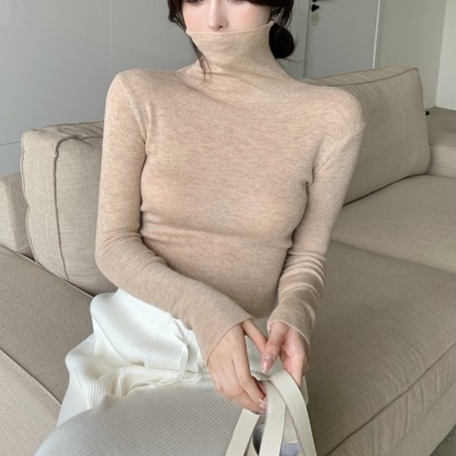 This autumn and winter round-neck leather label candy-colored pullover sweater is a unique Korean style for women, paired with a loose and slimming knitted top pic 10