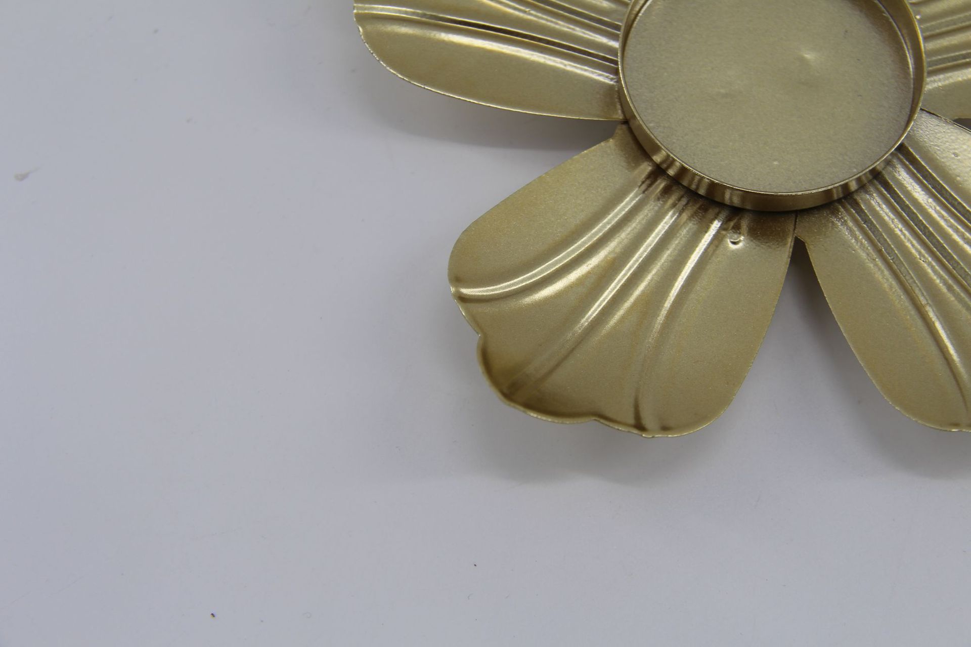 Modern and simple floral ironwork, golden candlestick ornaments, metal handicrafts, home decorations, wedding dining table atmosphere pic 8