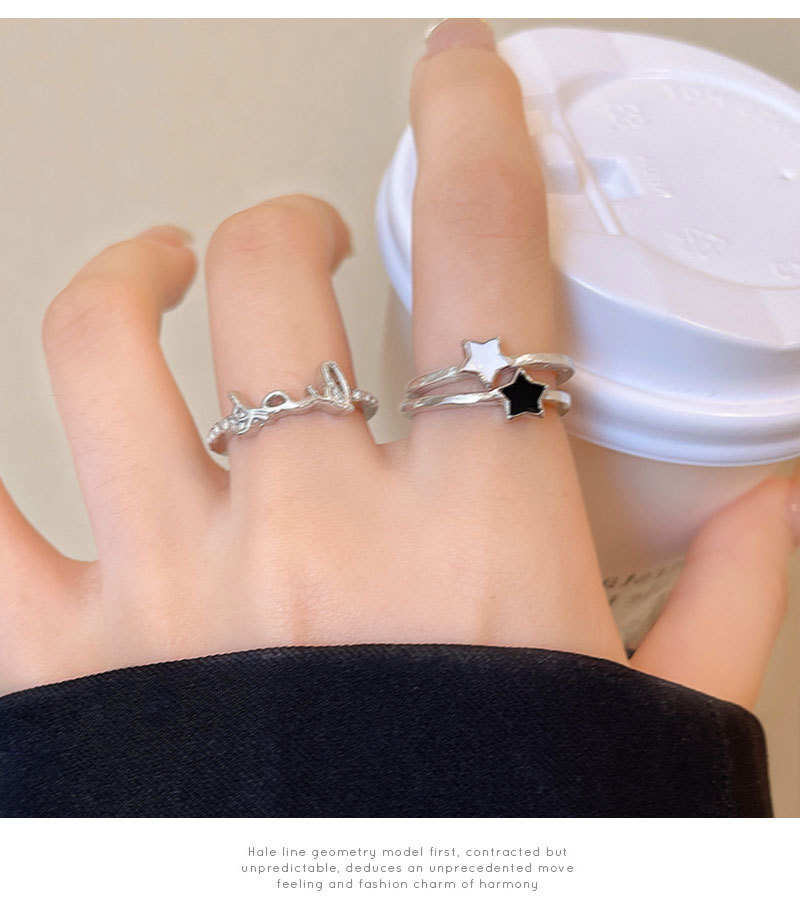 The star lucky letter sparkling diamond ring is a niche design with a cold and elegant style for women. It exudes a sense of sophistication and is a sweet and cool all-rounder accessory pic 12