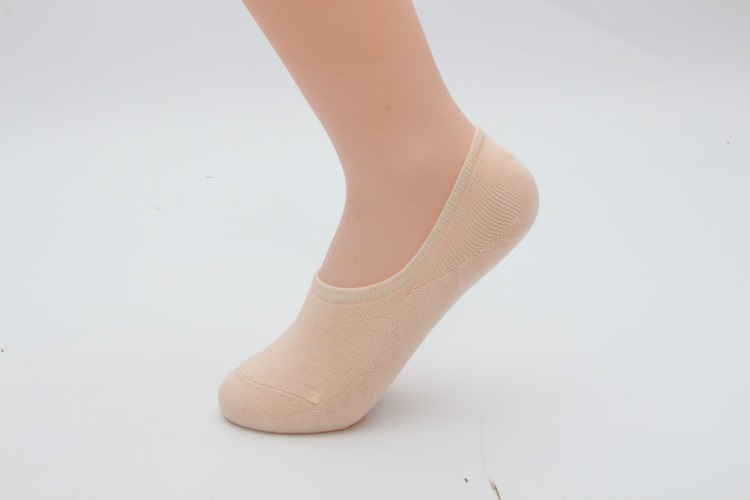 Primavera verano nuevo calcetines barco calcetines invisibles de boca rasa transpirable algodón simple calcetines para mujeres color sólido silicona antideslizante calcetines al por mayor pic 32