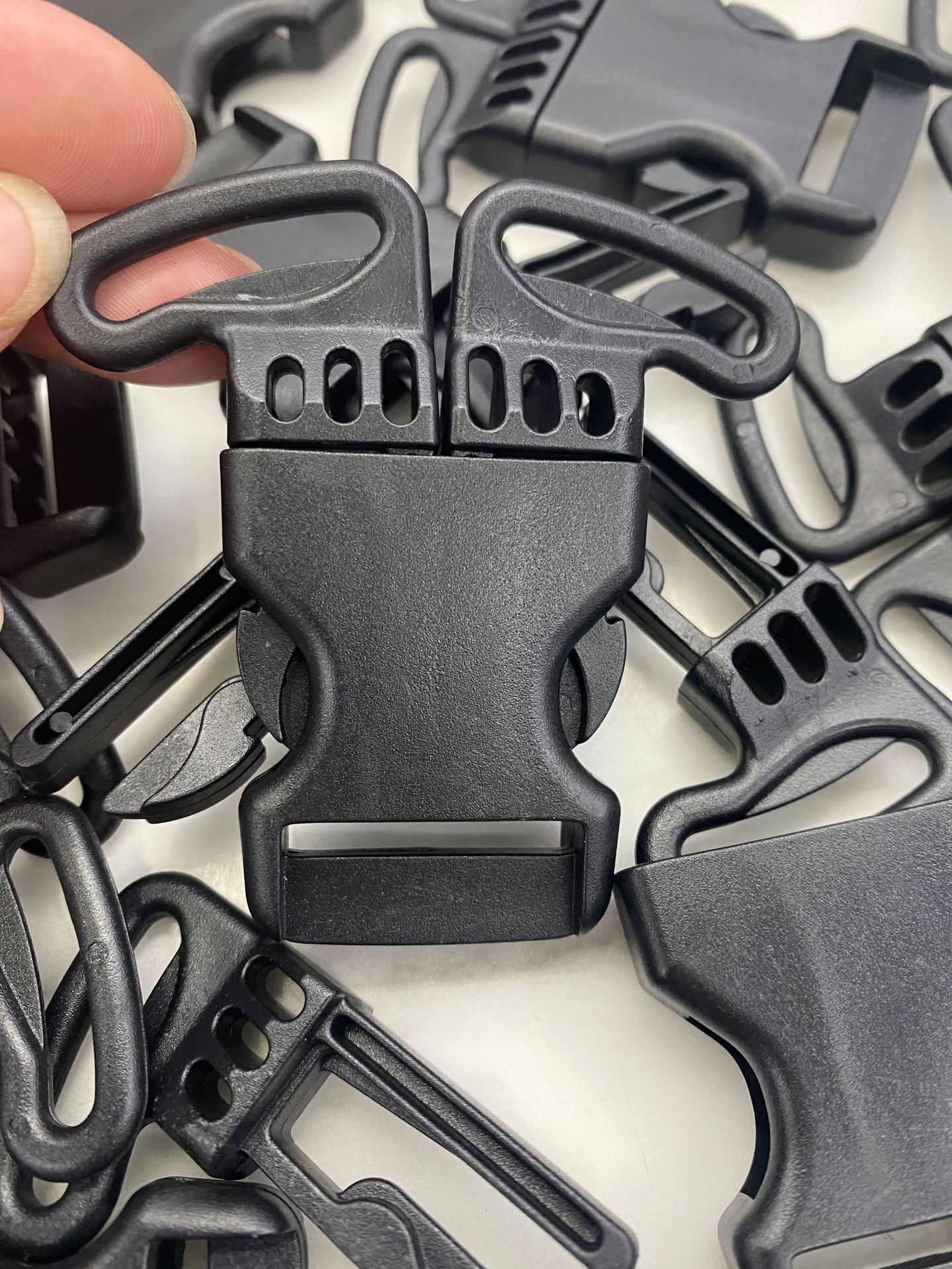 Plastic bag buckles, webbing buckles, backpack triangular buckles, bag plastic accessories, buckles, auxiliary materials, plastic pic 5