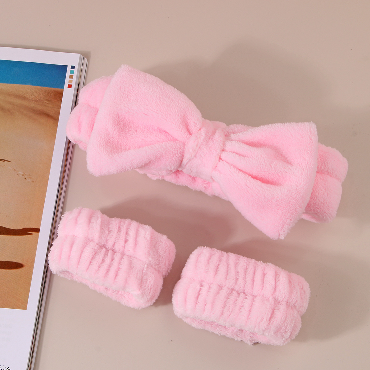 欧美跨境毛绒手腕带洗脸水疗手环Spa护腕吸水吸汗珊瑚绒防水发带详情7