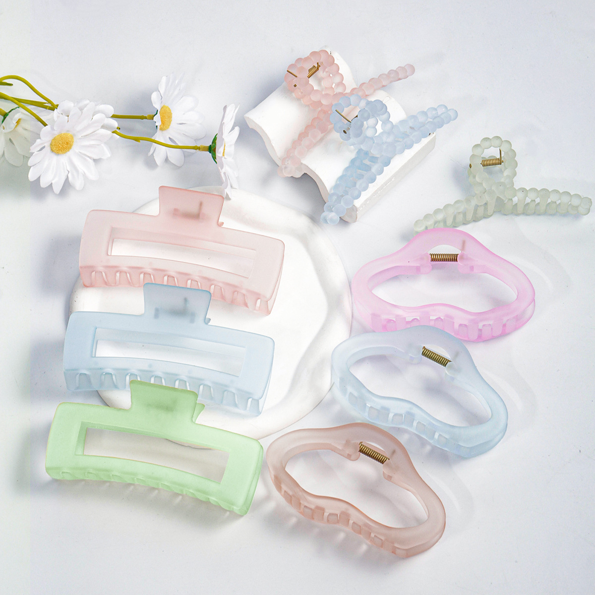 The Qiyue Amazon cross-border hair clip features a matte, same-color shark clip with a simple and elegant style. It is a hair accessory for the back of the head pic 15