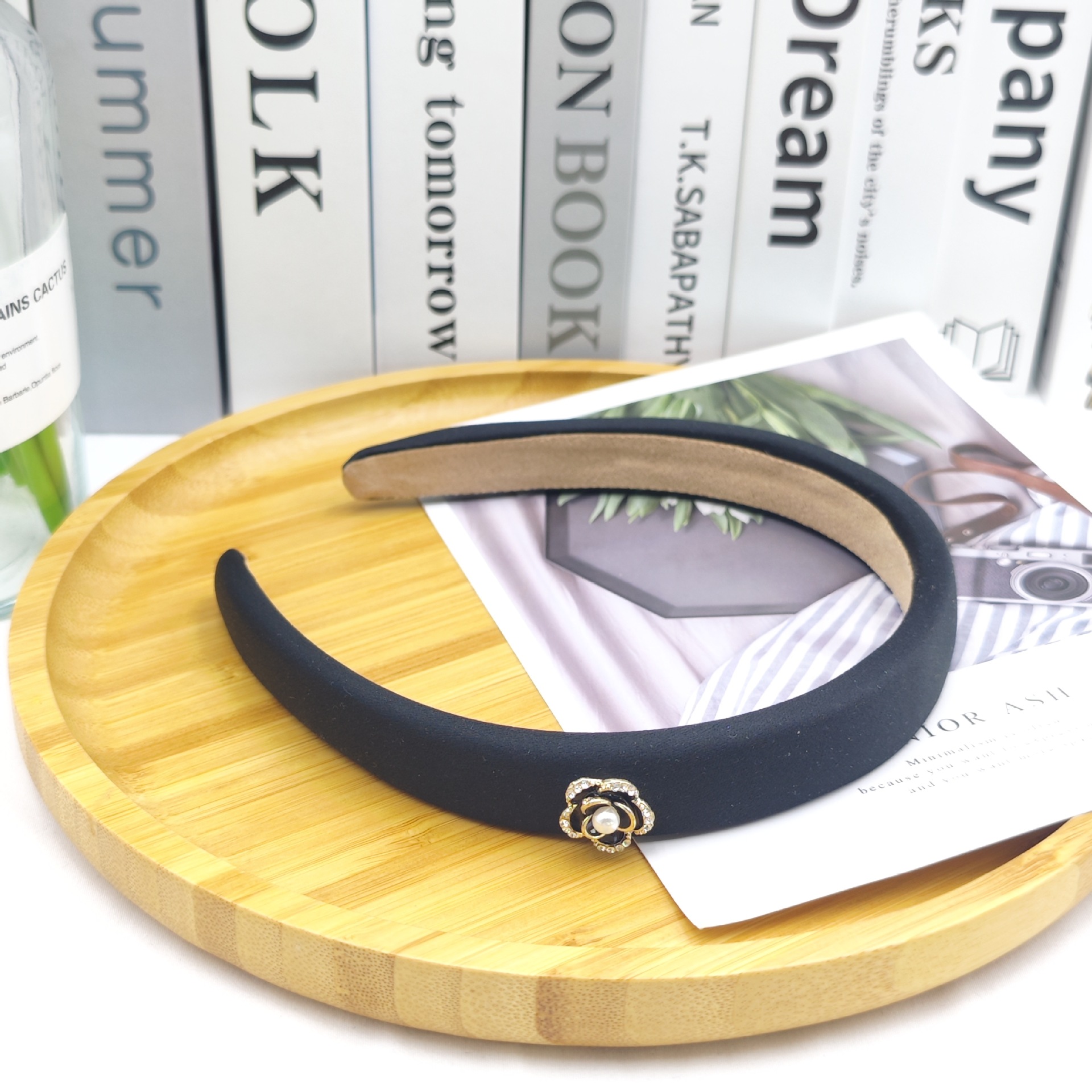 High-end Xiaoxiangfeng hair clip headband for women 2023 New high top headband spring and Summer facial cleansing hair accessory for women pic 7