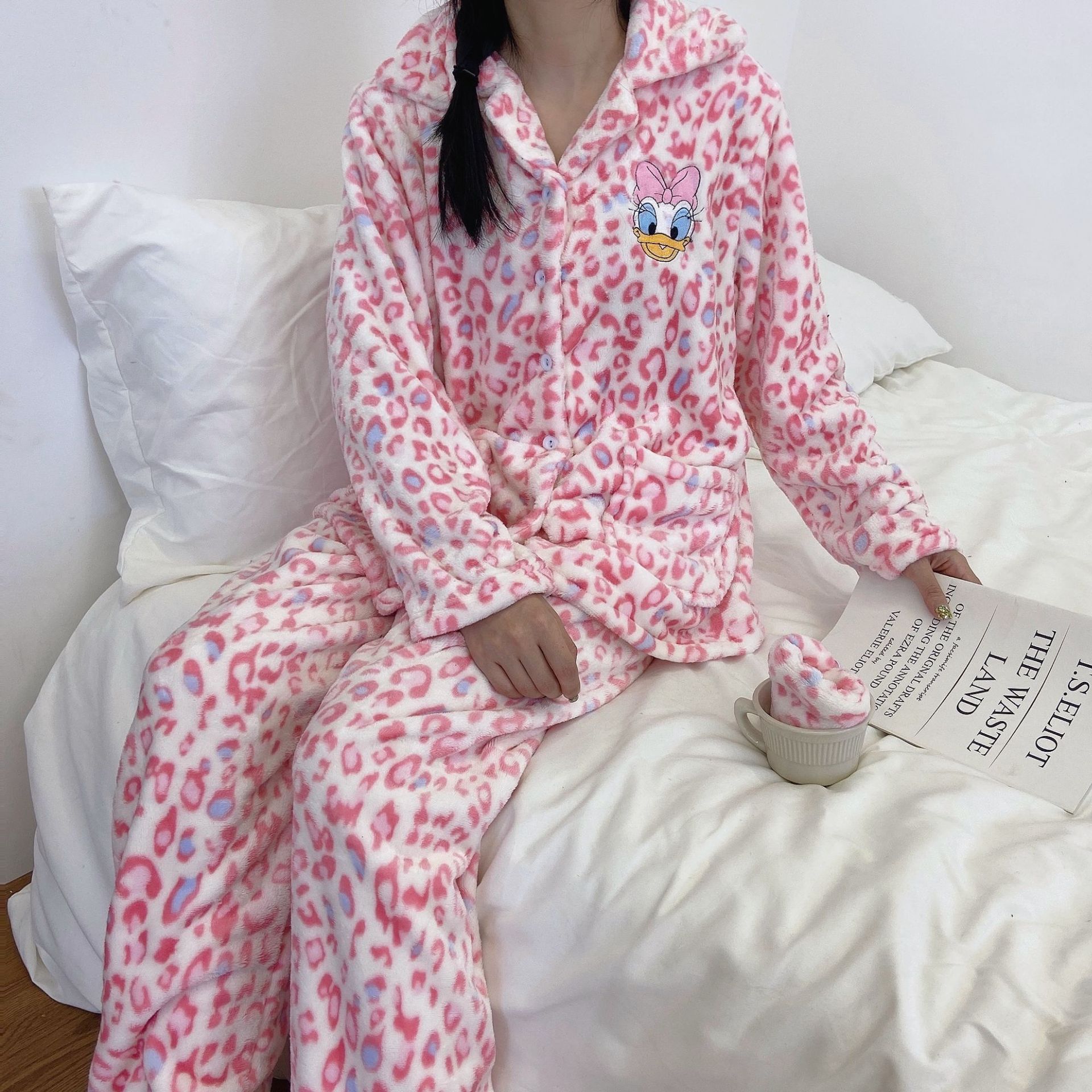 冬季法兰绒女士睡衣翻领开衫长袖长裤少女卡通可爱保暖家居服套装详情17