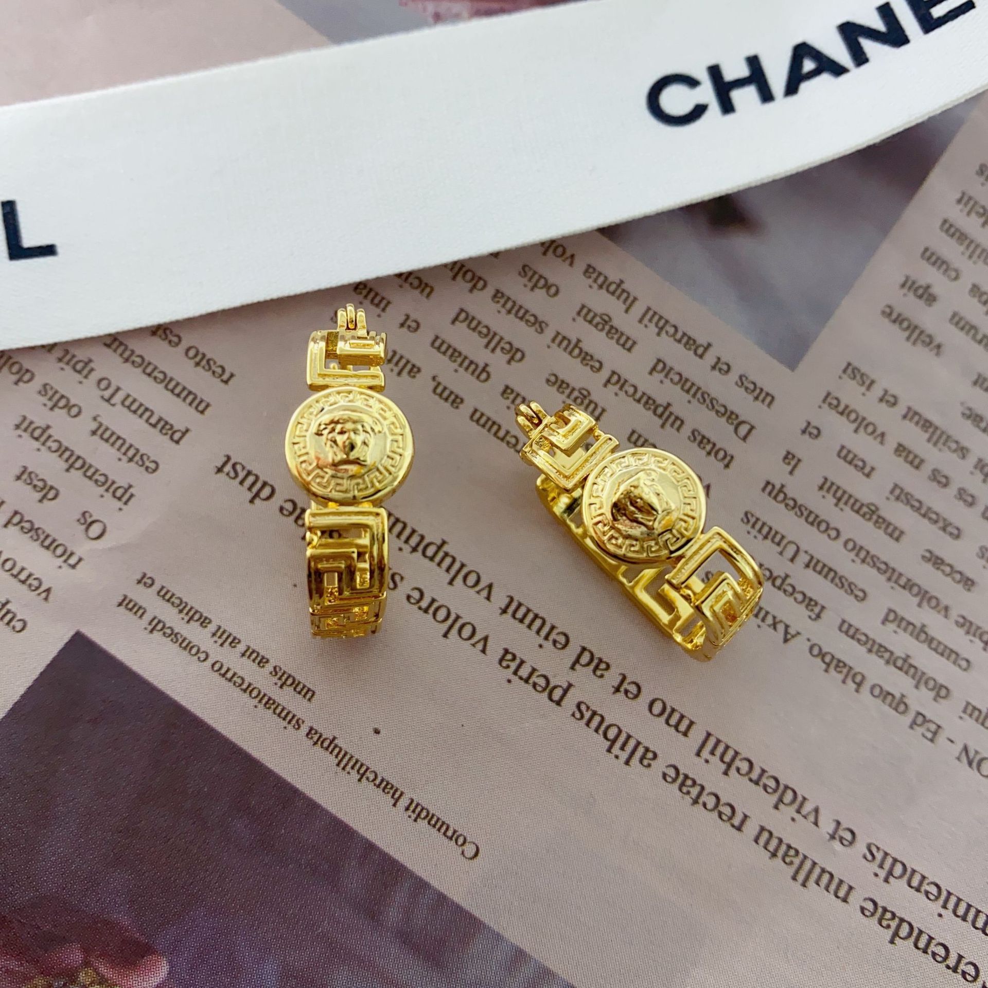 欧美复古金属风美杜莎人像钱币中古耳扣耳环气质高级vintage耳饰详情7