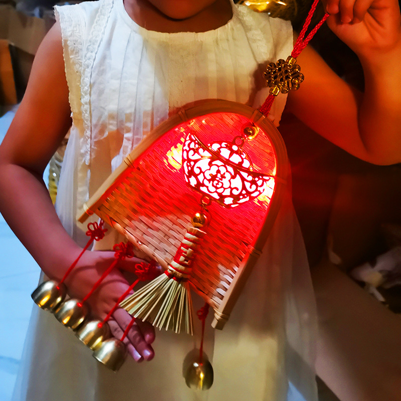 Copper coins, small brooms, dustpans, hanging ornaments, door decorations for moving into a new home, indoor hanging ornaments, TV wall decorations for the Qingming and Dragon Boat festivals pic 3