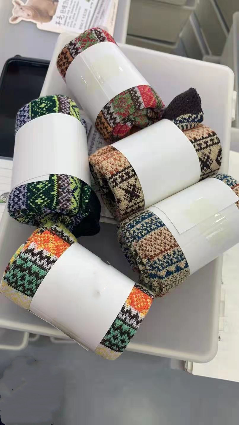 Wholesale of 2022 Winter new U-Home Totem socks, high-top patterned home floor socks, gg warm wool socks and snow socks pic 11