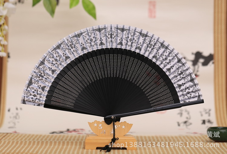 42方中国风烤漆边青花瓷扇*竹扇*工艺礼品日用*厂家直销*高档女扇详情5