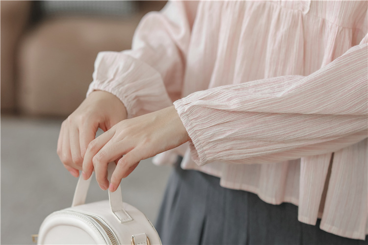 2023 Autumn new style sweet and fresh lantern sleeve lace patchwork round neck pullover long-sleeved striped doll shirt for women pic 21