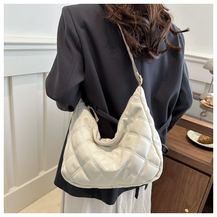 菱格绣线潮小众饺子包女2020新款仙女百搭腋下包时尚纯色单肩小包详情18