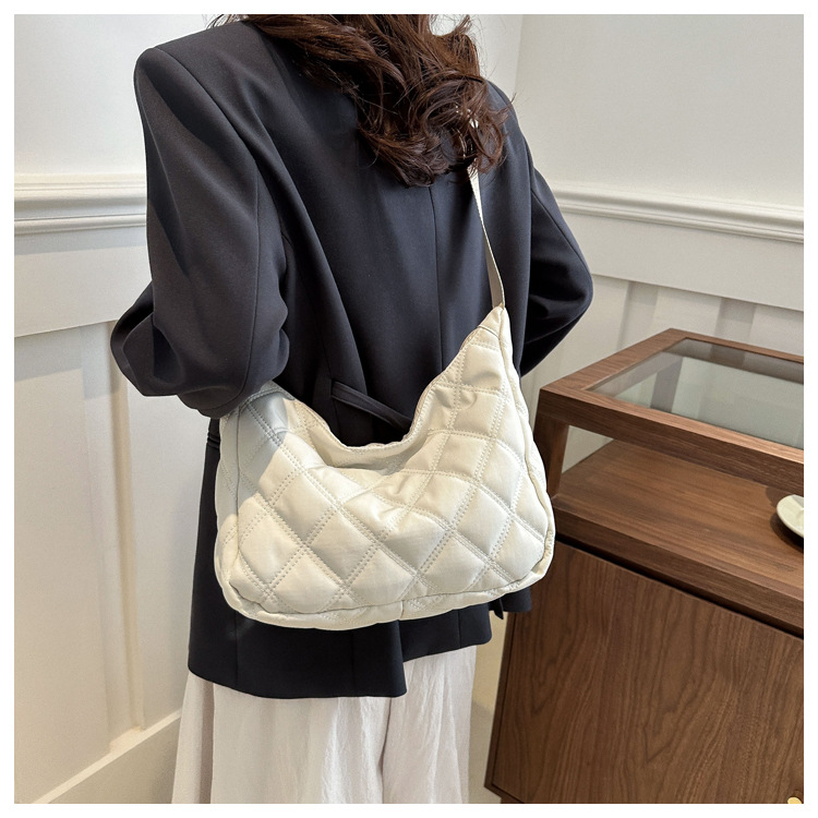 菱格绣线潮小众饺子包女2020新款仙女百搭腋下包时尚纯色单肩小包详情19