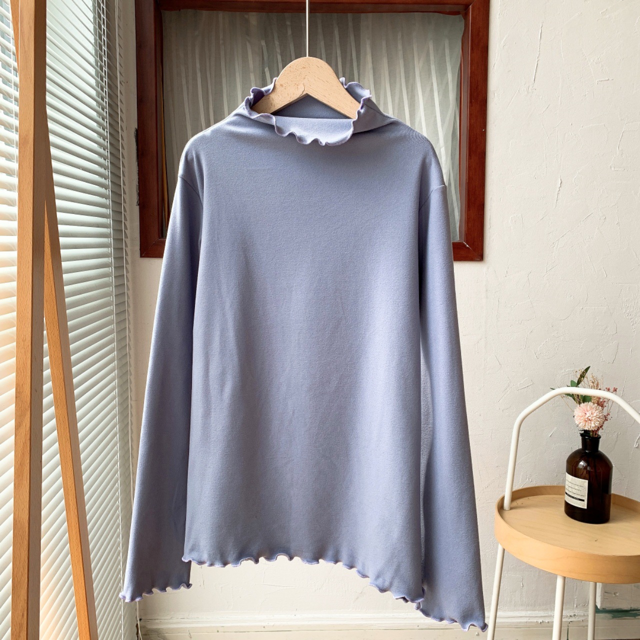 The 2022 autumn and winter new style base shirt for women is a semi-high-neck long-sleeved solid color with black fungus edges, paired with a fitted and warm German velvet top pic 28