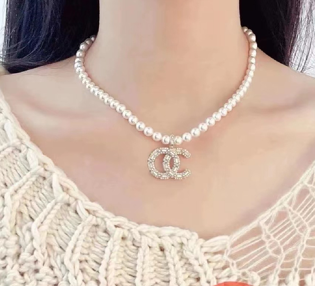 小香项链女新款香奶奶高版本跨锁骨链境复古双C珍珠毛衣链厂家直详情1