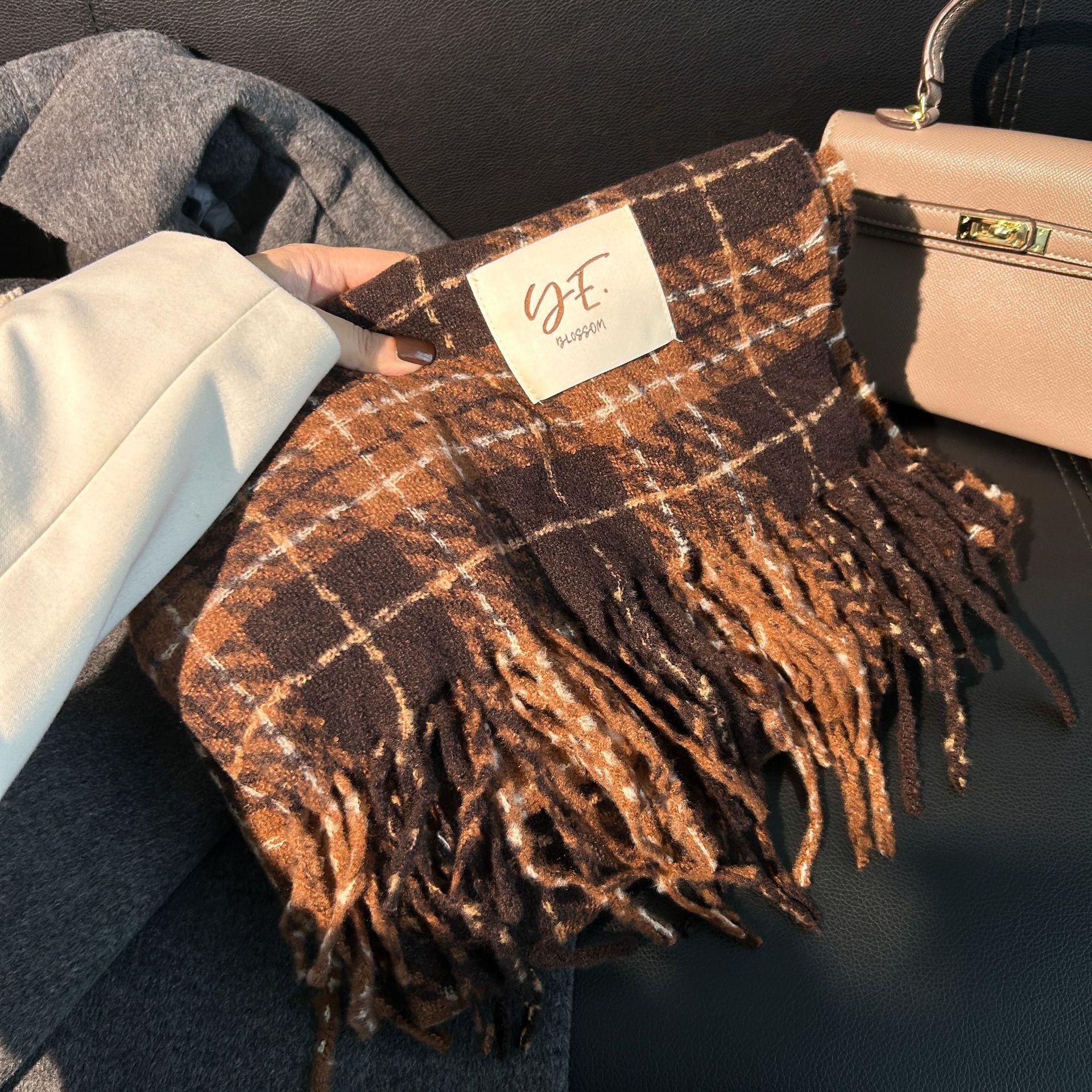 The Maillard scarf is a winter hit with a strong atmosphere. It features a mohair scarf for women with a high-end look and a new checkered scarf for men pic 19