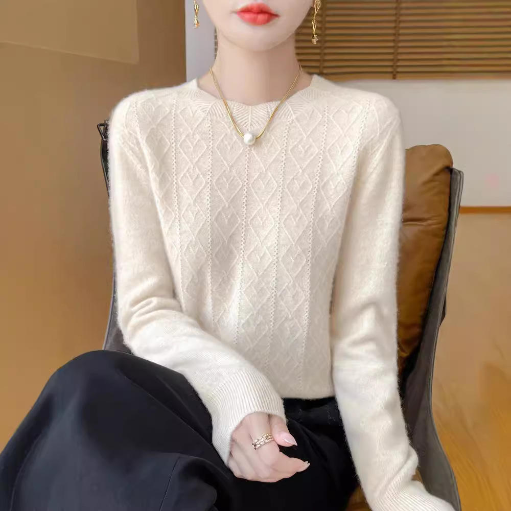 For the autumn and winter of 2024, a woolen hooded thick cardigan for women, a loose zipper knitted sweater, a youthful hoodie, can be paired with an outer jacket pic 5