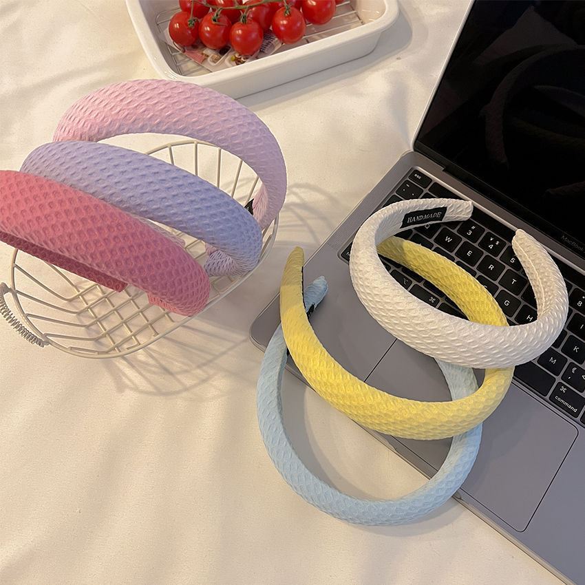 The cream-colored waffle hairband is sweet and versatile. The sponge headband has a mesh and a solid-colored hairpin. It is a face wash and hair accessory from Japan and South Korea pic 3