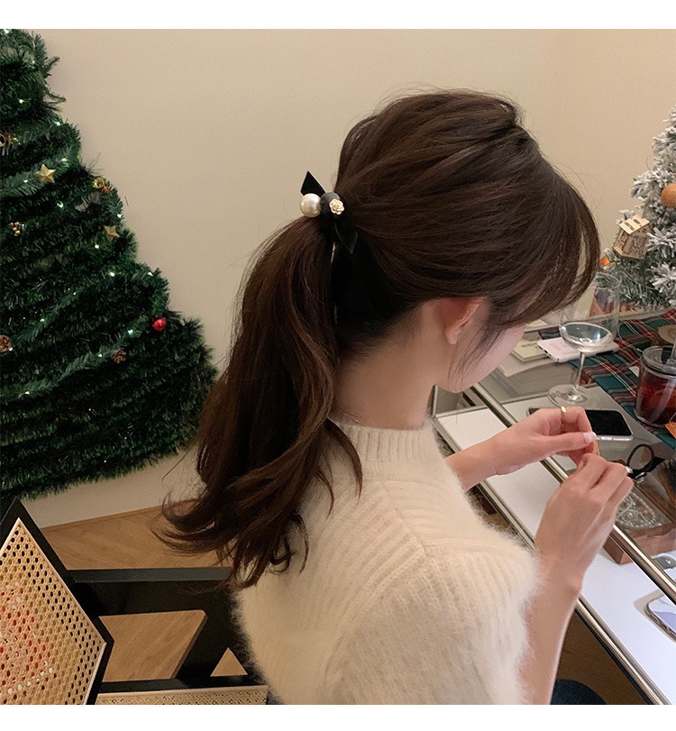 This is a new 2023 stylish and high-end leather band hair accessory for women with a touch of elegance and sophistication pic 8