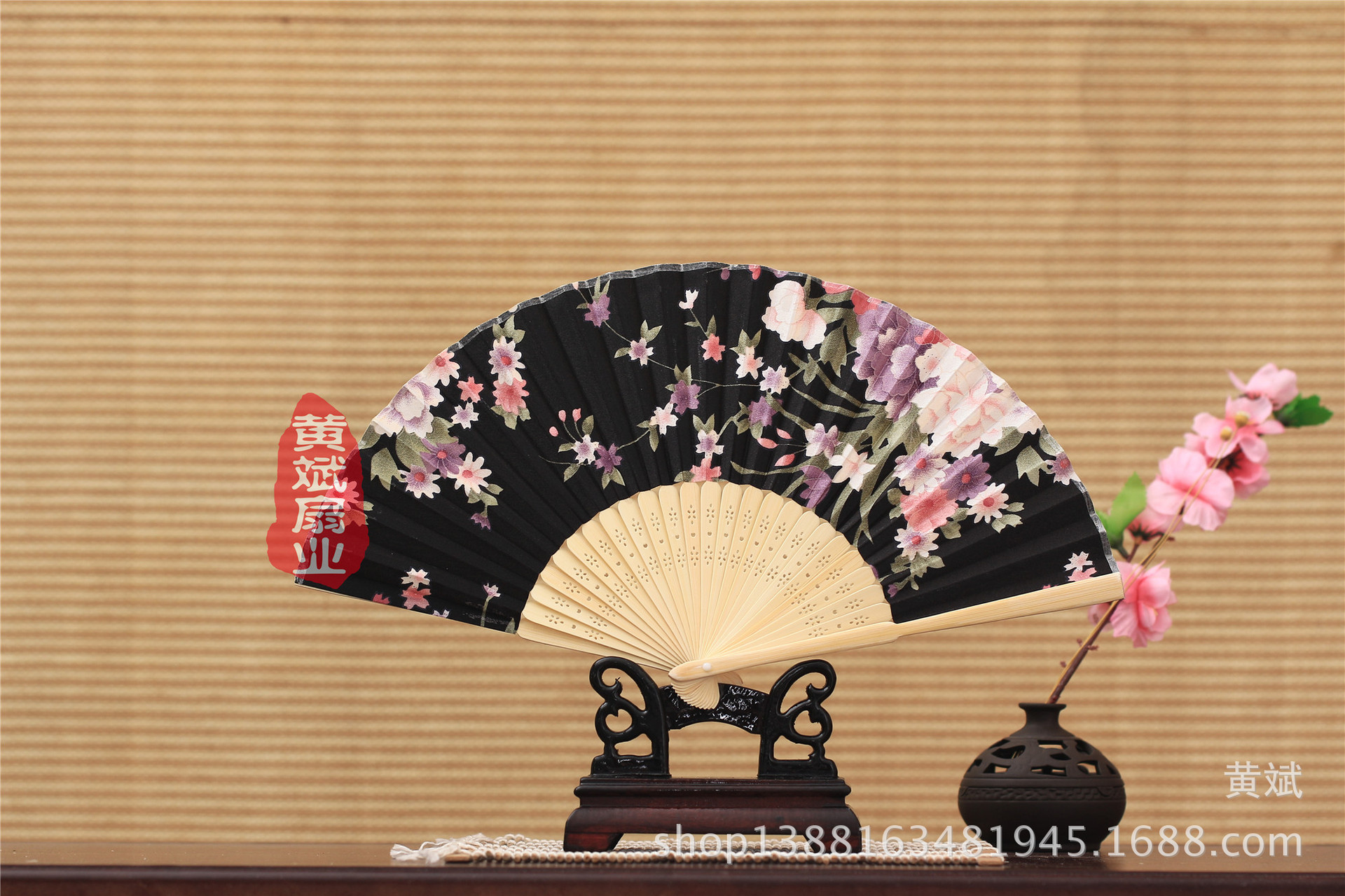 厂家直销 竹骨中国风工艺品女扇 复古绸布扇 日式和风折扇 批发详情12