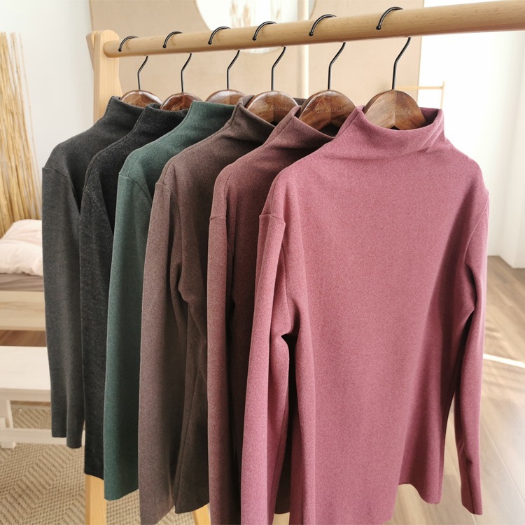 The 2022 autumn and winter new style base shirt for women is a semi-high-neck long-sleeved solid color with black fungus edges, paired with a fitted and warm German velvet top pic 7