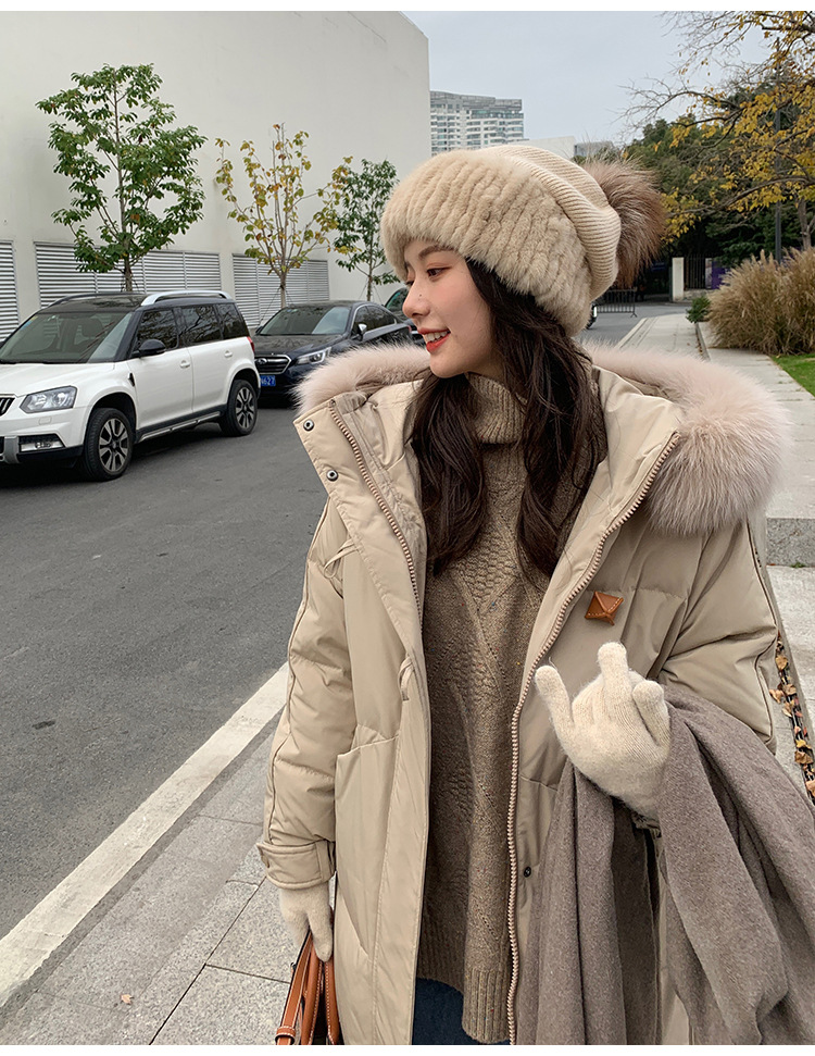 The new mid-length, fashionable, large-collar, loose and thickened white duck down warm jacket for women in winter 2021 is trendy pic 18