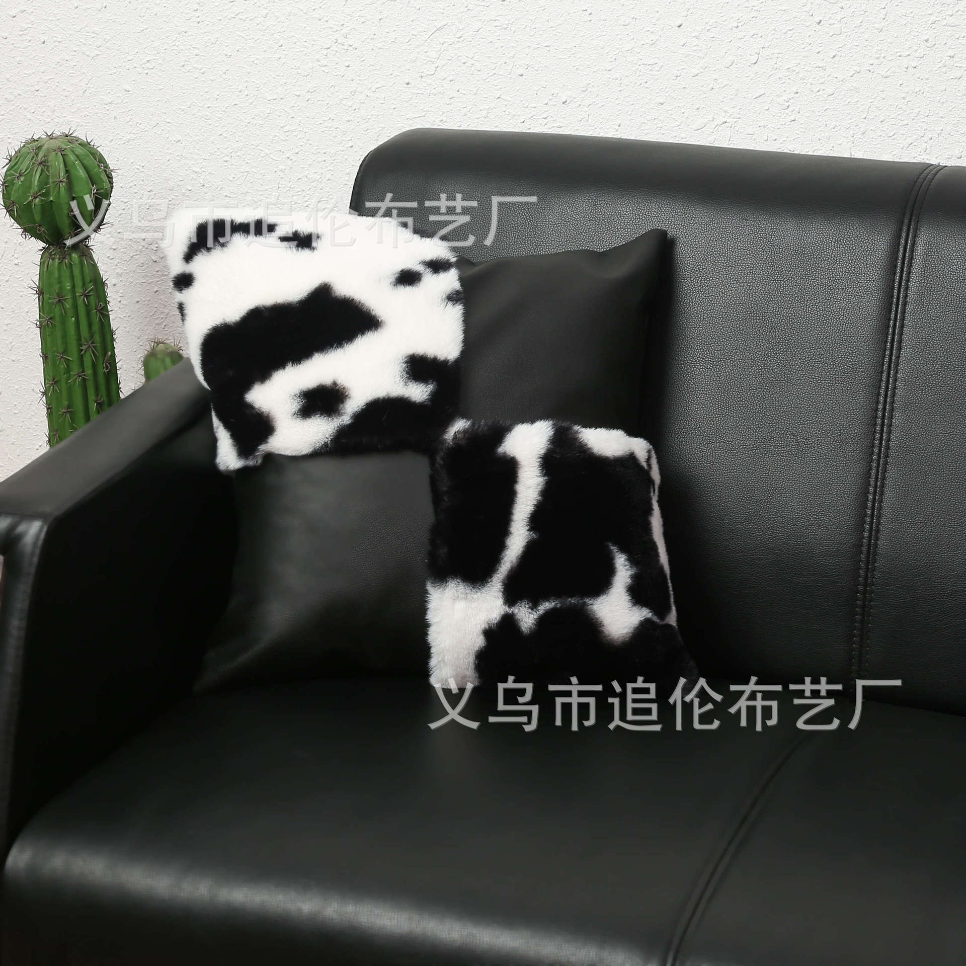 皮革抱枕套新款方格兔绒动物纹高级耐脏可洗靠垫套详情2
