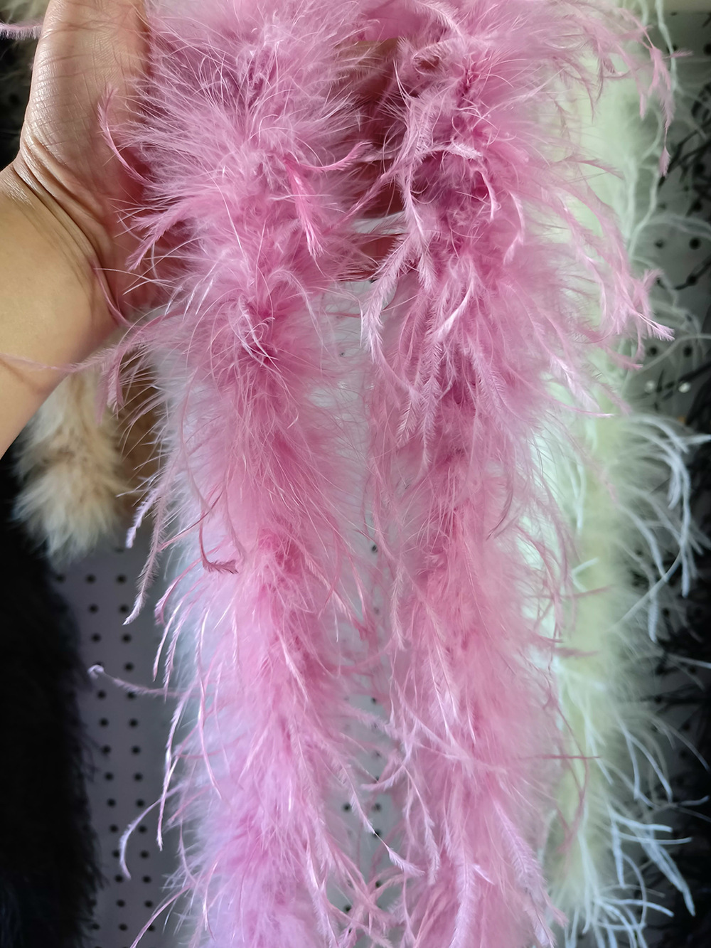 厂家现货鸵鸟毛条服装装饰饰品材料婚庆拉丁舞礼服抓夹羽毛条详情17