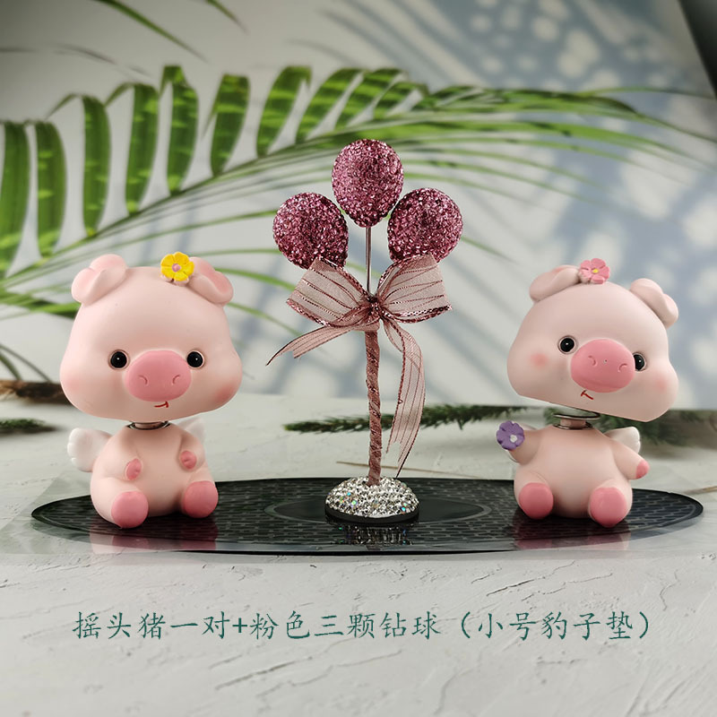 一件代发汽车香水摆件防滑垫树脂摇头公仔萌萌猪告白气球水晶座详情8