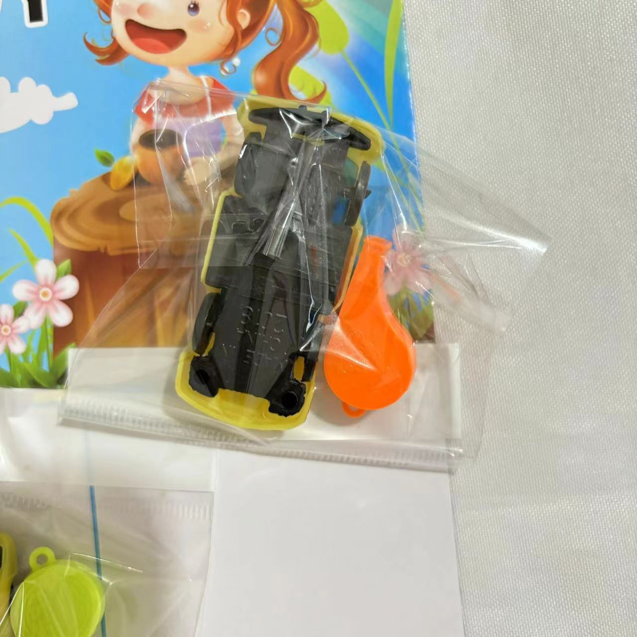 义乌玩具批发儿童口哨小车二合一赠品礼品地摊夜市吊板挂板玩具详情1