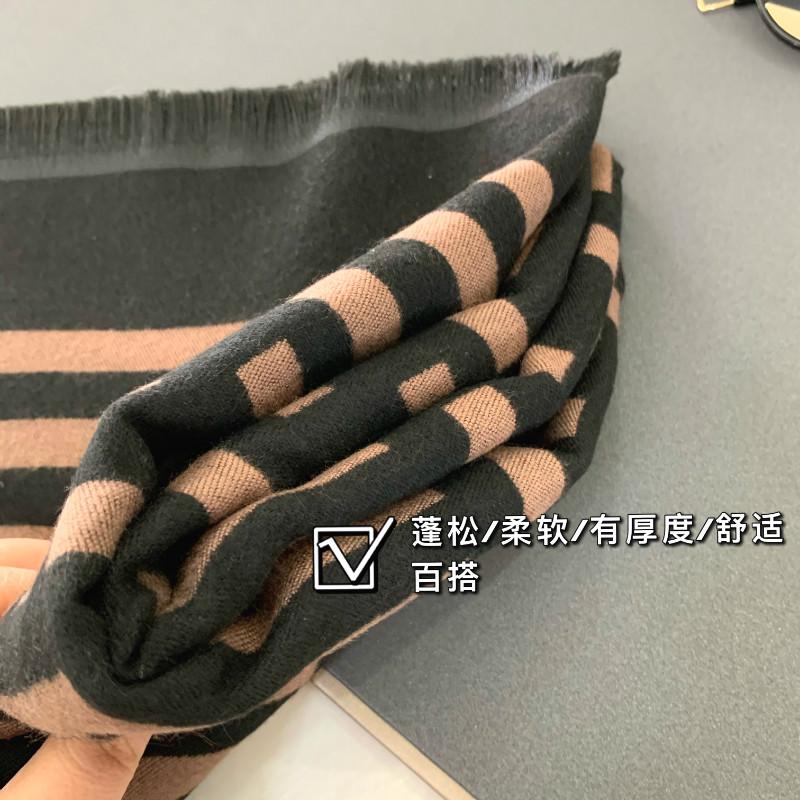 抖音直播爆款仿羊绒字母围巾女冬季大牌保暖百搭披肩韩版双面围脖详情6
