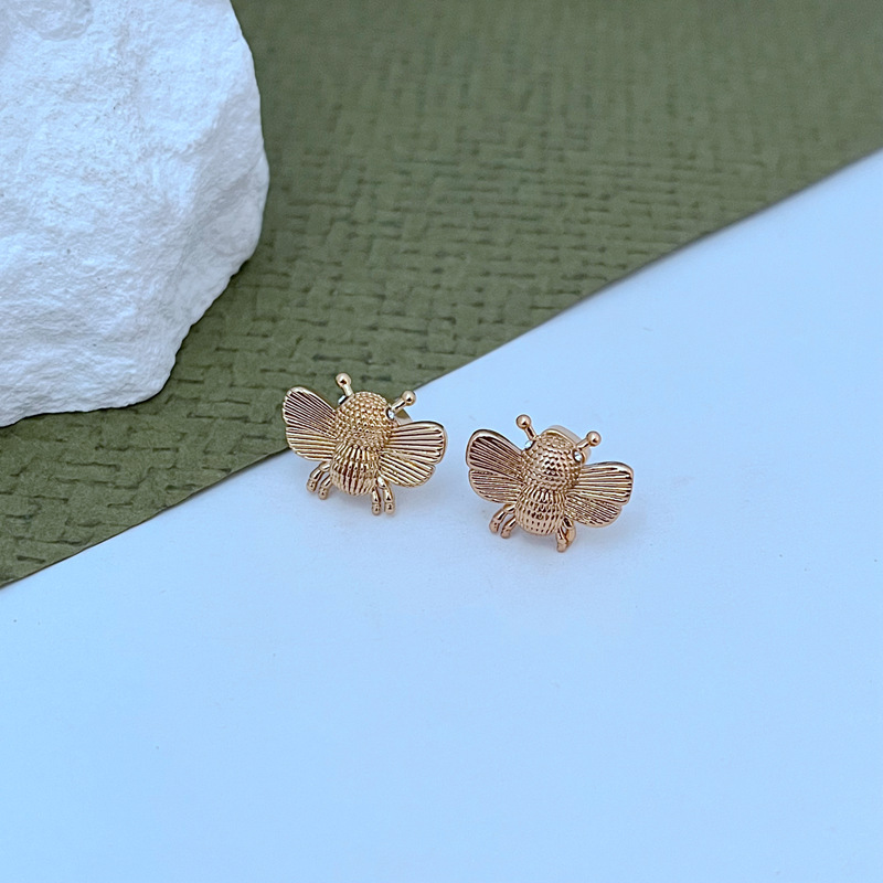 European and American fashion, light luxury, sweet and fresh Daisy and bee inlaid enamel glaze Daisy metal jewelry set pic 10