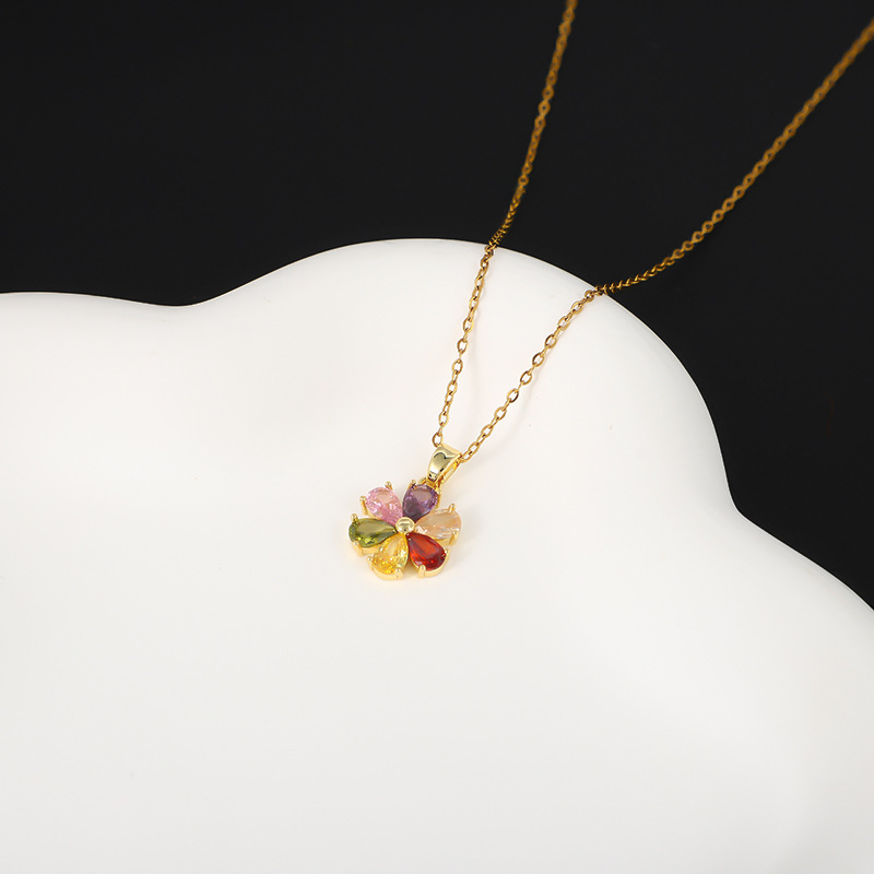 Colorful diamond pendant, flower titanium steel zircon necklace, short floral collarbone chain with a cold female personality pic 8