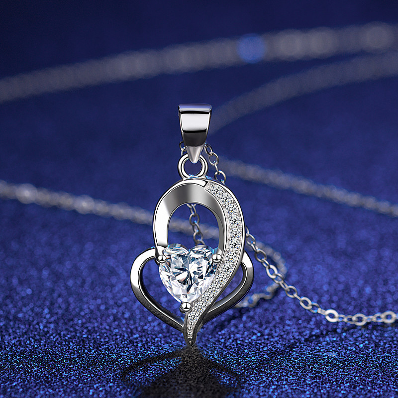 A high-quality imitation D-color moissanite four-leaf clover female pendant with eight hearts and eight arrows from a live-streaming product by a popular influencer on Kuaishou and Douyin pic 16