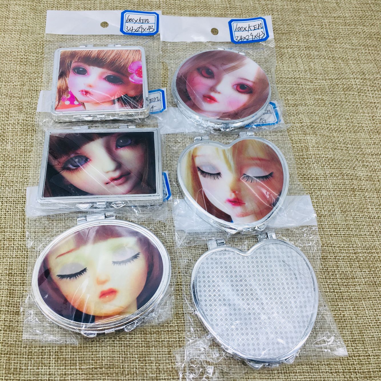 Wholesale of plastic student portable flip cover makeup mirror, round heart-shaped little girl 3D image small mirror pic 6