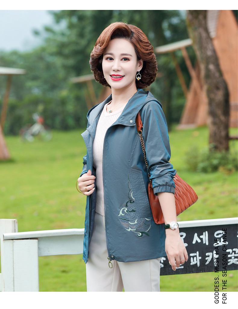 New autumn coats for middle-aged and elderly women, short embroidered jackets for mothers, and hooded windbreakers for middle-aged women pic 30
