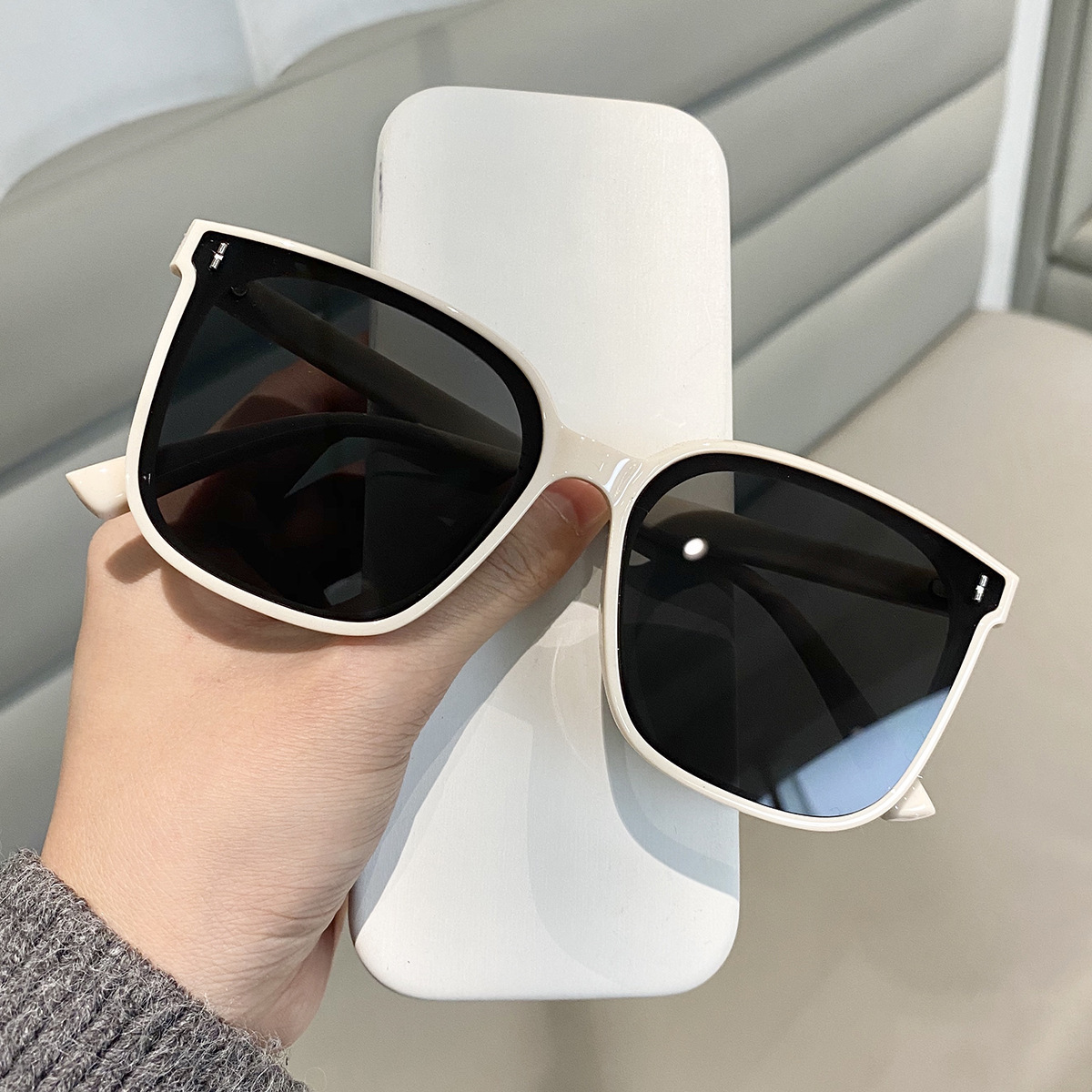 2024 Magnetic sunglasses clip for men driving myopia sunglasses day and night dual-purpose set, can be paired with prescription glasses for trendy women pic 2