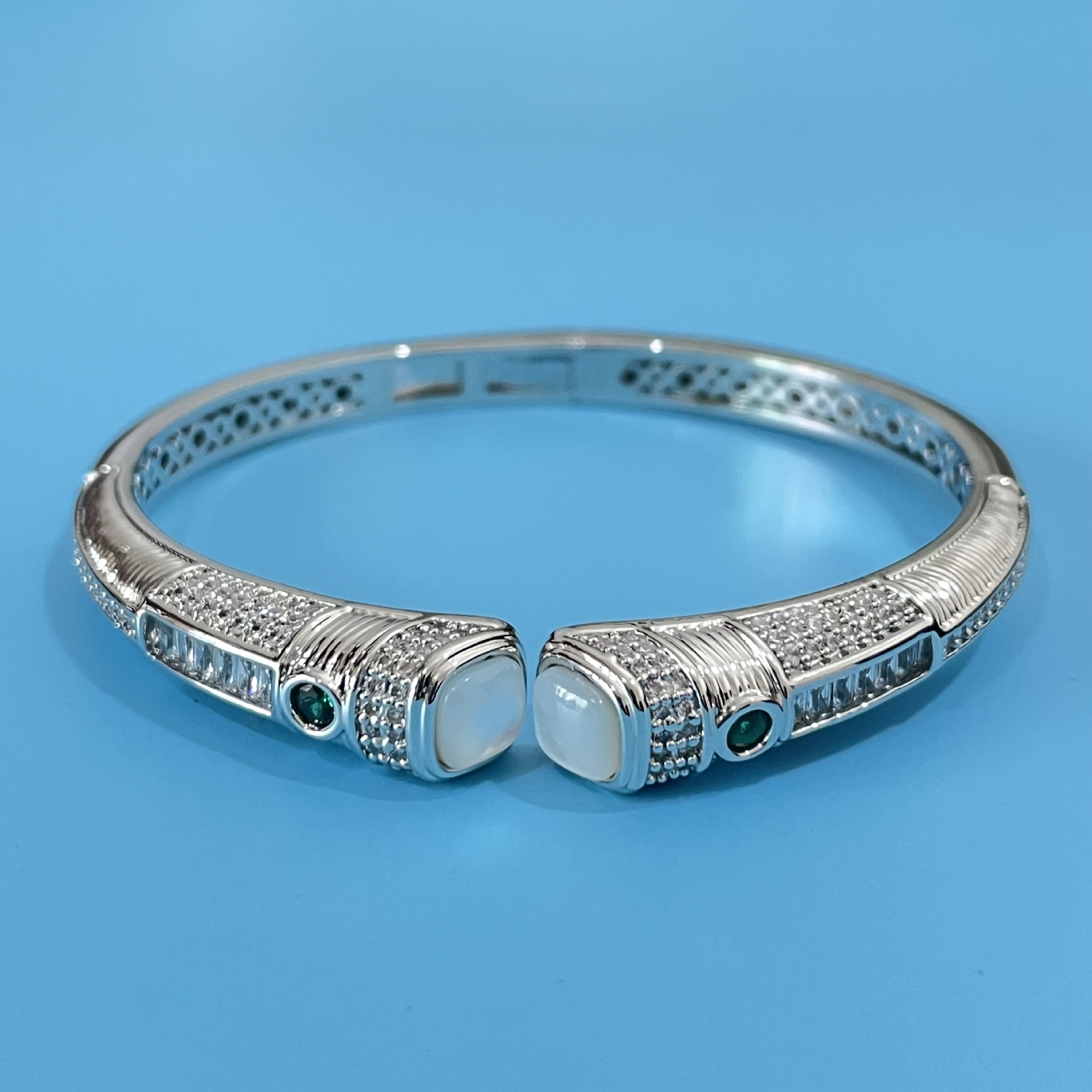 Retro pattern zircon open bracelet, white mother-of-pearl inlaid high-end jewelry, hot-selling bracelet wholesale in Dubai, Middle East pic 6