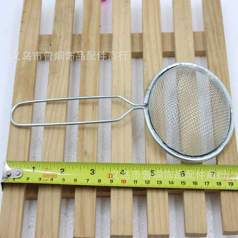 The manufacturer supplies 1-yuan oil net No. 8 electroplating oil drain spoons, soy milk filter spoons, 1-yuan stores, daily necessities, street stalls, street stalls pic 3