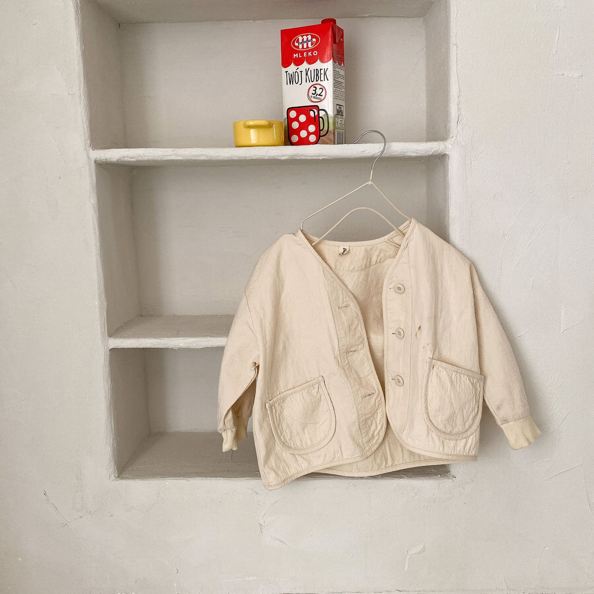 For the Spring and autumn of 2024, solid-color short jackets for children, a literary style for both boys and girls, and a small cardigan with a Japanese style as outerwear are all trendy pic 4