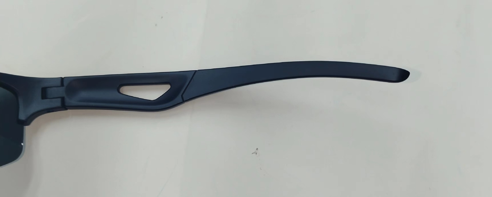 2024新款男士塑料休闲运动太阳镜 时尚轻便地摊墨镜 眼镜厂家直销批发 防紫外线保护眼睛详情15