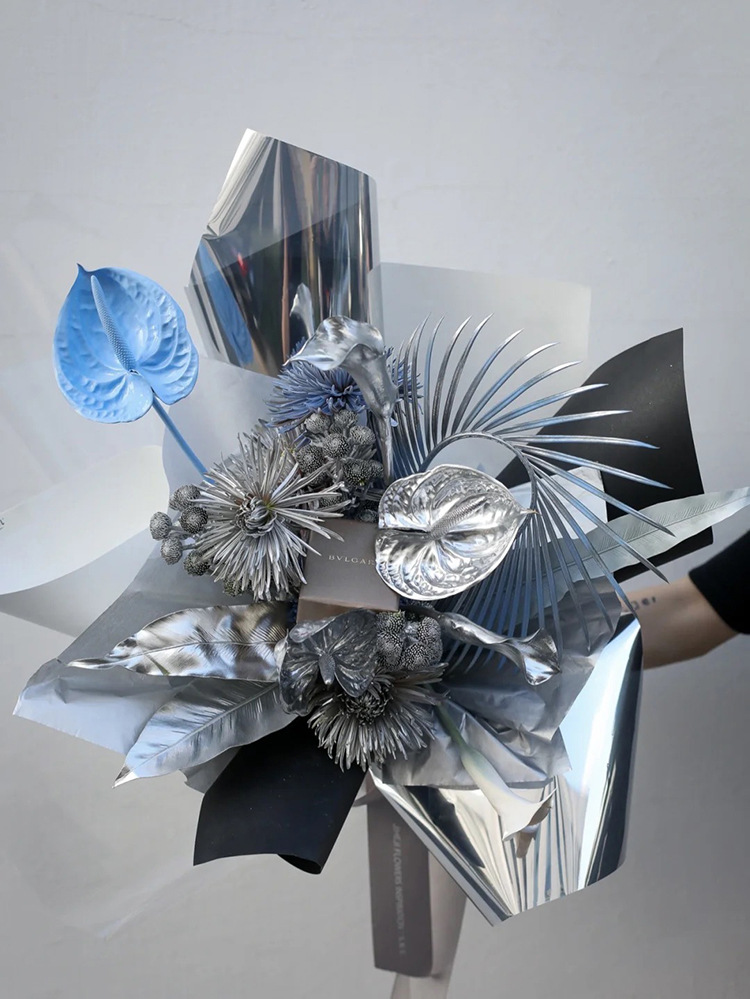 网红新款防水镜面纸花店纸材加厚铝箔膜鲜花包装纸高级感包花纸详情9